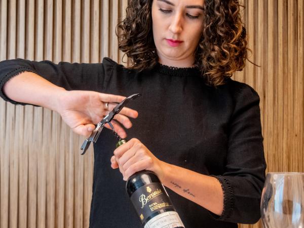 Servicio, maridaje y venta de vinos